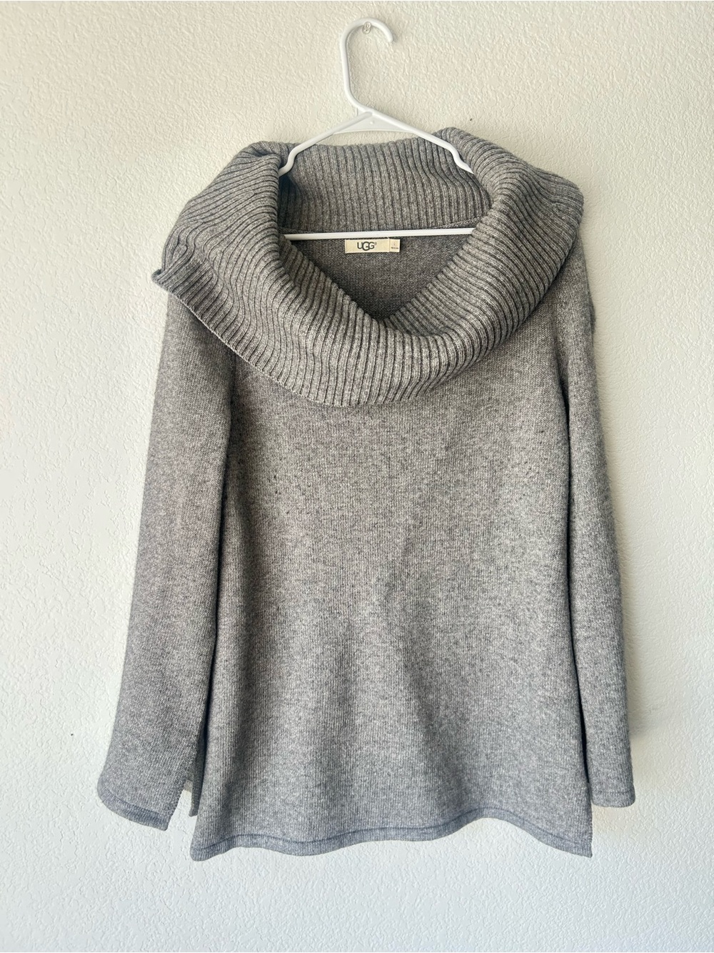 UGG Women's Light Gray Ribbed Cowl Neck Sweater